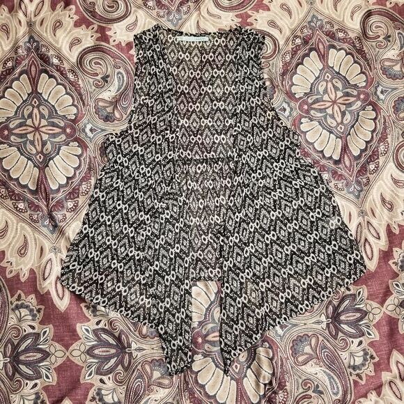 NWOT Maurice's Black & White Two Tone Flyaway Aztec Vest Sleeveless Cover Up - Picture 3 of 6